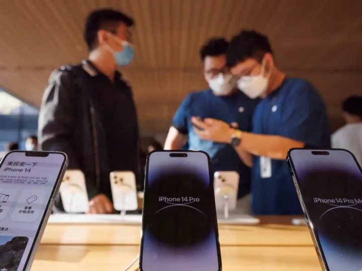 Apple sufre en Wall Street después de que China prohíba a sus funcionarios usar iPhones en el trabajo