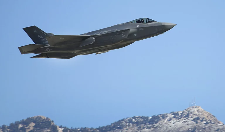 Encuentran los restos del F-35 tras la desaparición del caza de US$100 millones